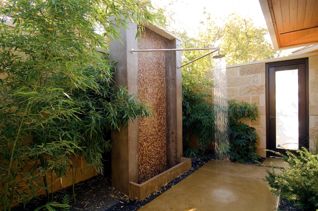 10-luxurious outdoor shower