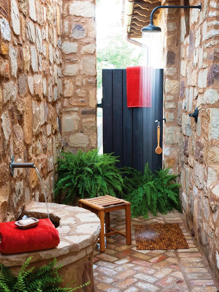 16-luxurious outdoor shower