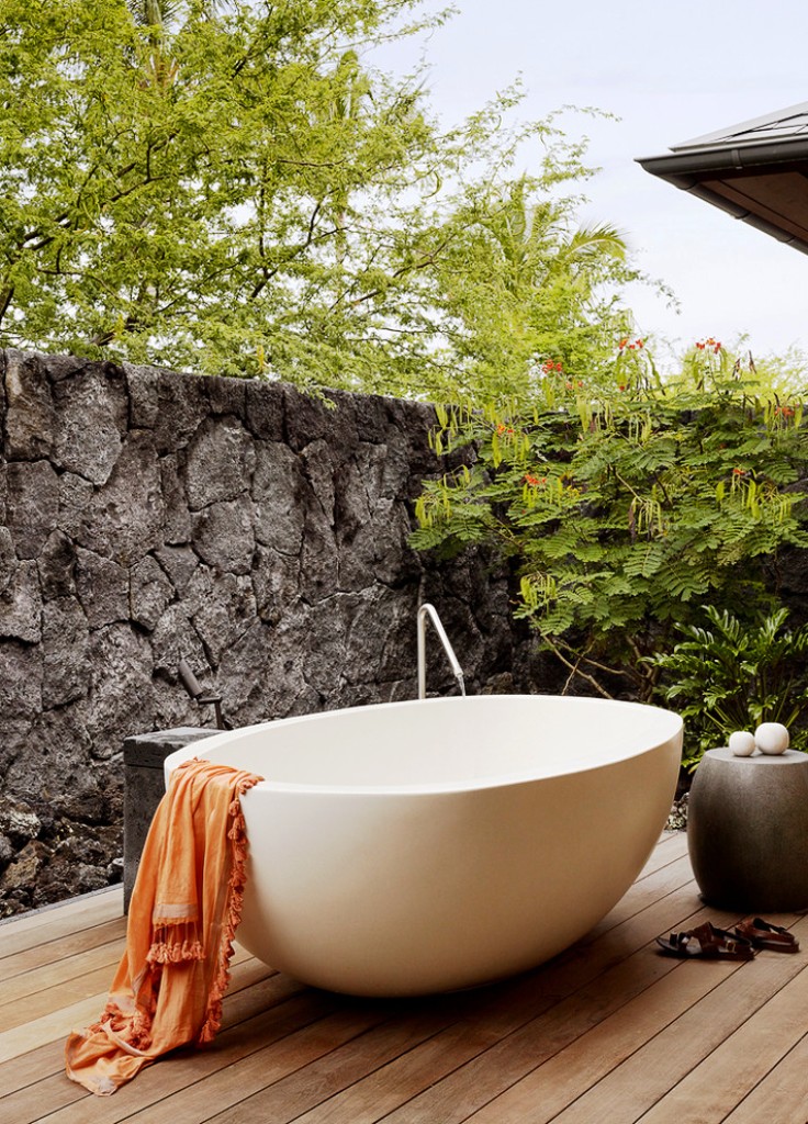 18. Amazing Tropical Bathroom Ideas
