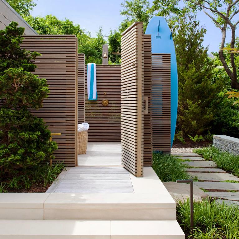 3-luxurious outdoor shower