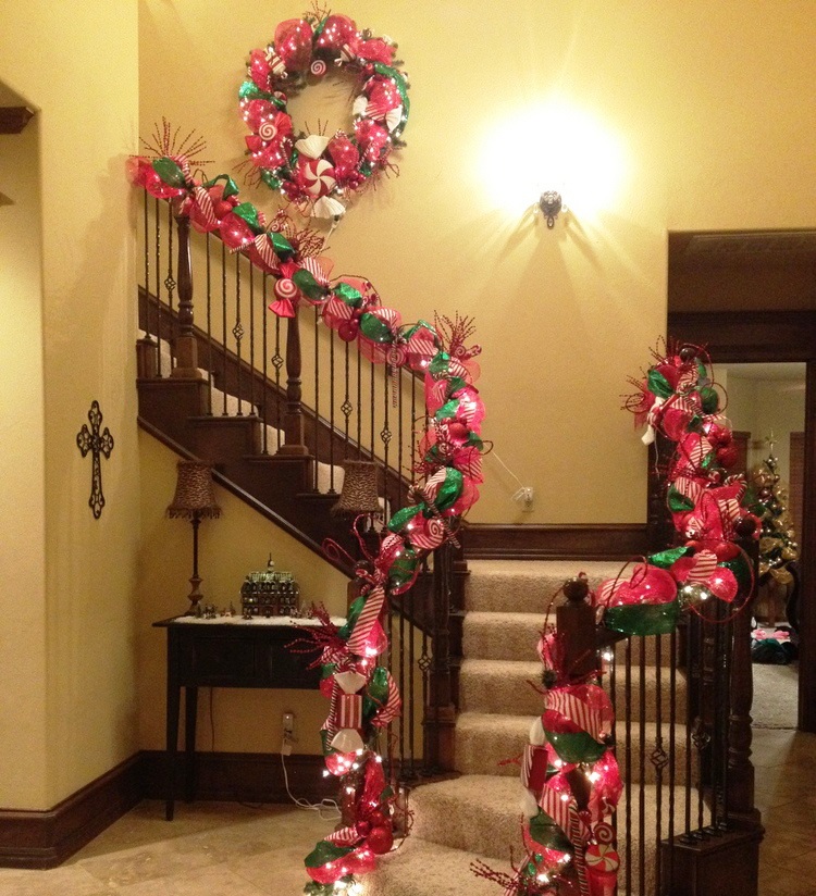 Stunning Christmas Staircase Decorating Ideas