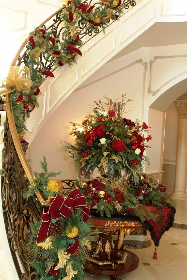 14-christmas-staircase-decorations