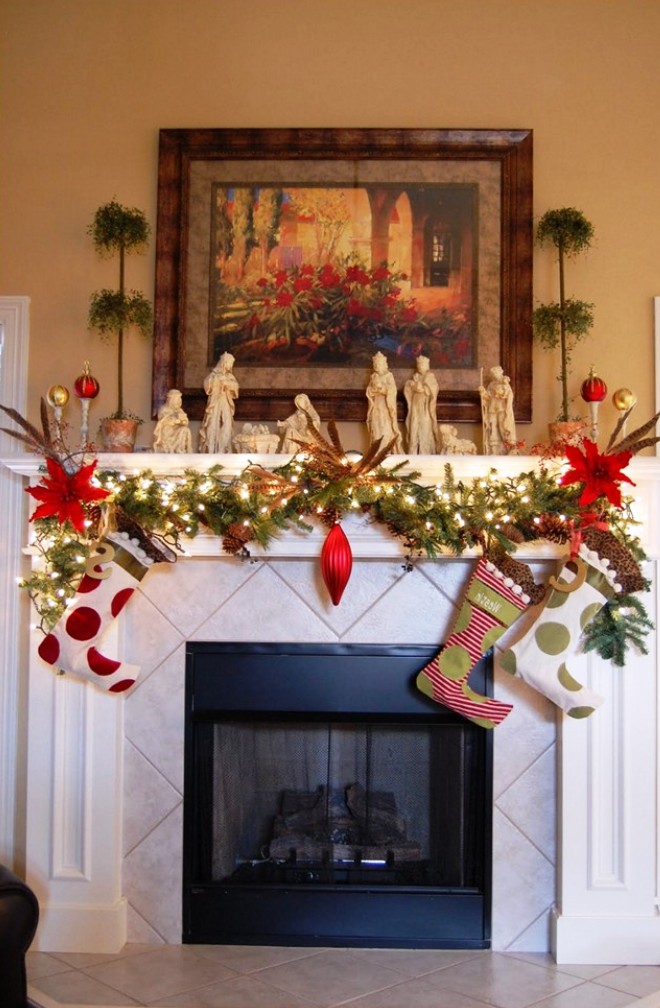 16-fireplace-mantel-decoration-ideas-for-christmas