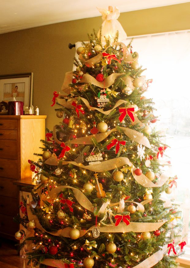 19-festive-christmas-tree-decorating-ideas