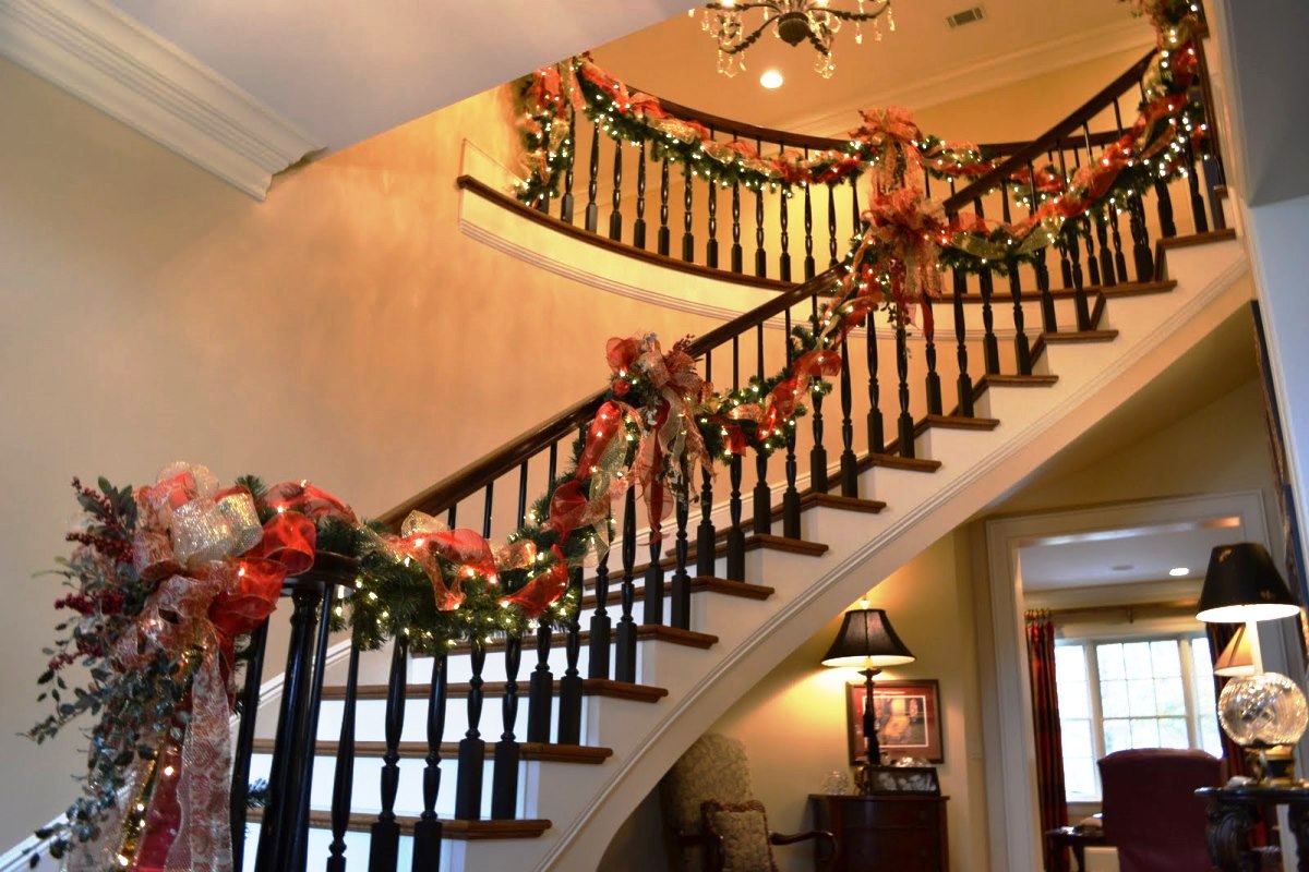 20-christmas-staircase-decorations