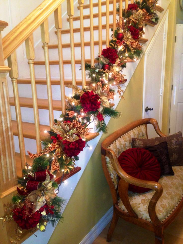 4-christmas-staircase-decorations