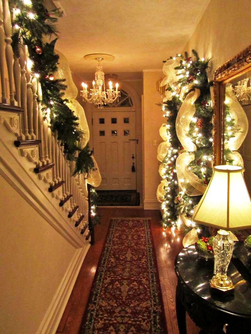 5-christmas-staircase-decorations