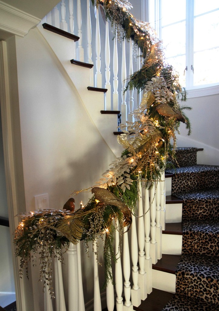 8-christmas-staircase-decorations