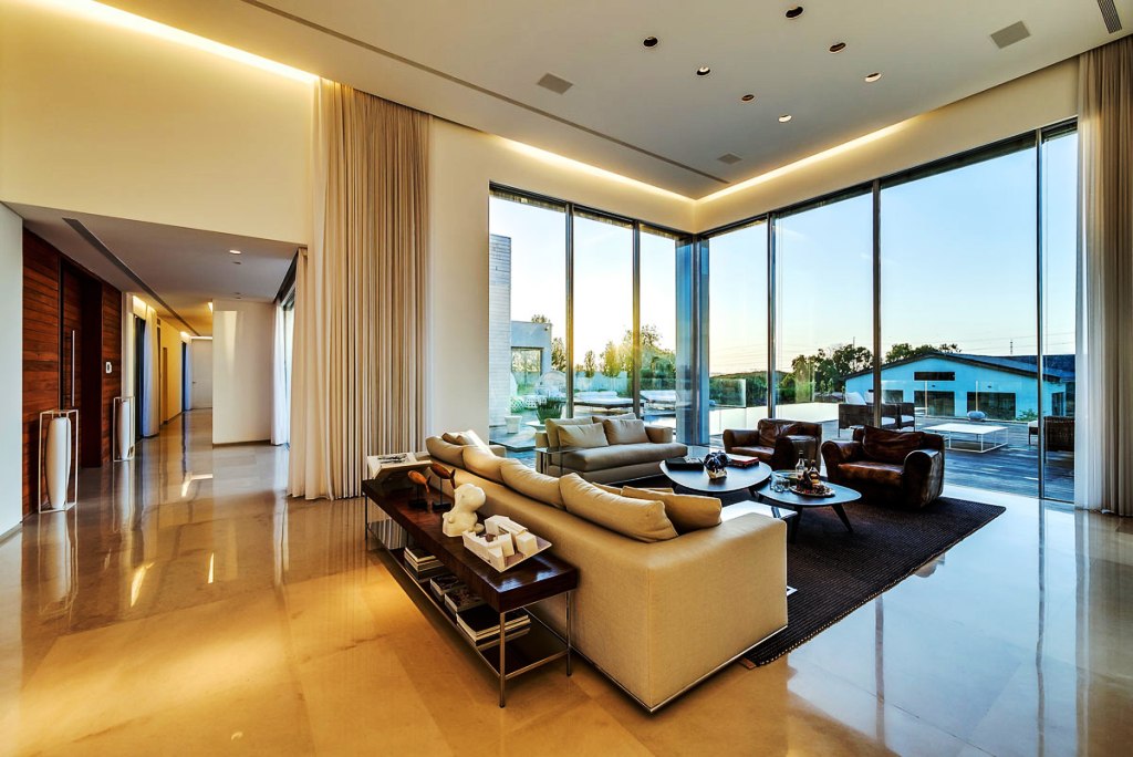 high-ceiling-glass-windows-interiors-with-tall-windows