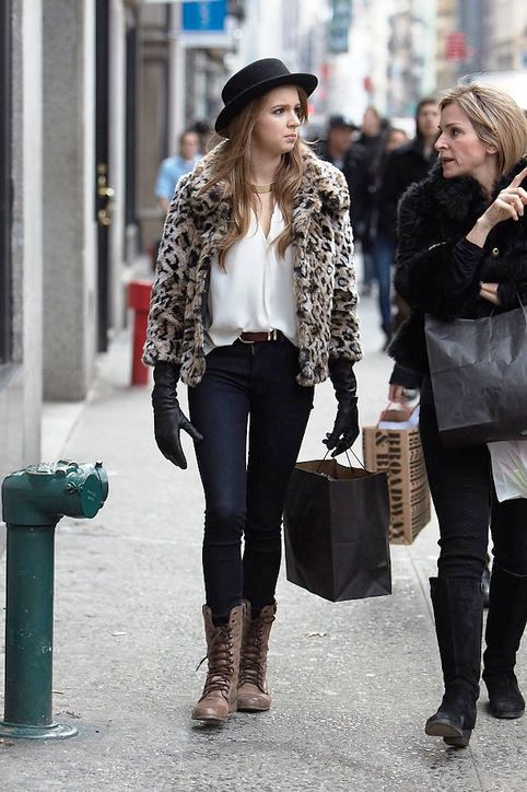 leopard-print-faux-fur-coat-outfit