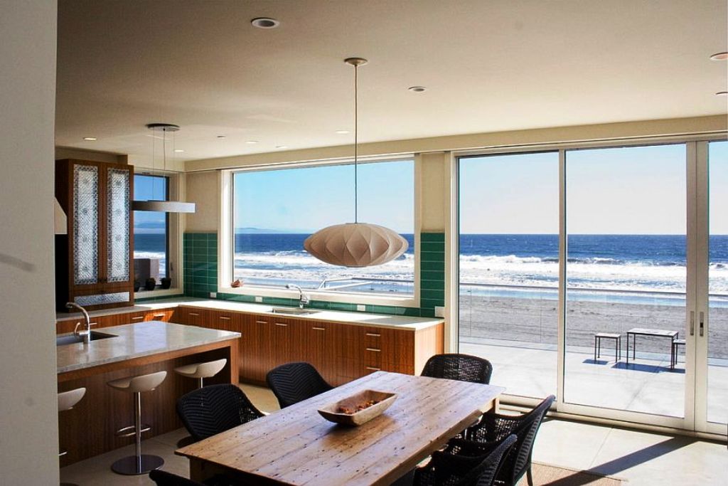 10. Beach Style Kitchen Design