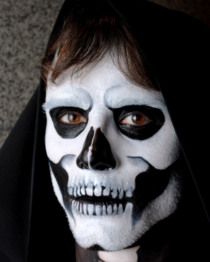 22. Halloween Skeleton Makeup Ideas