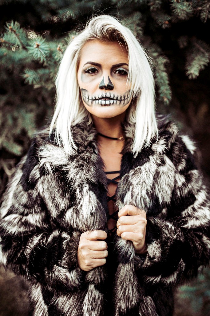 23. Halloween Skeleton Makeup Ideas