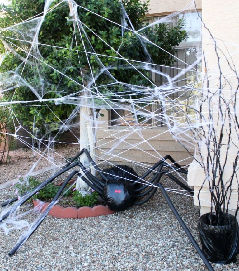 48. Halloween Outdoor Decorating Ideas