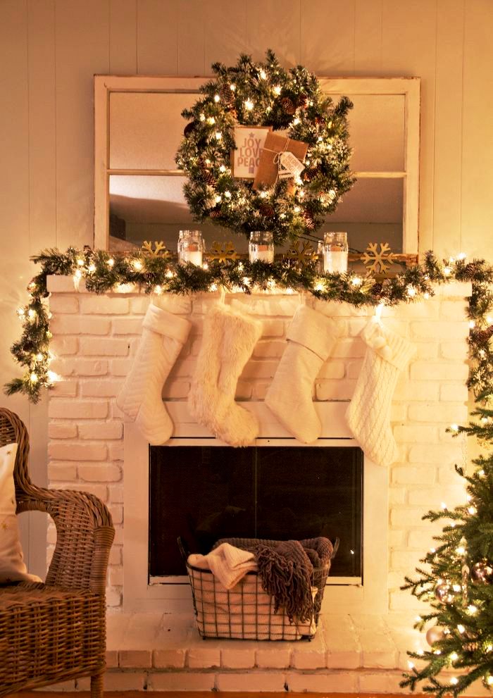 11-Christmas Fireplace Decoration