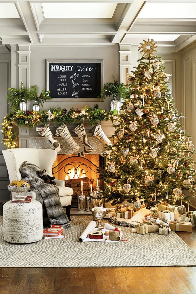 19-Christmas Fireplace Decor