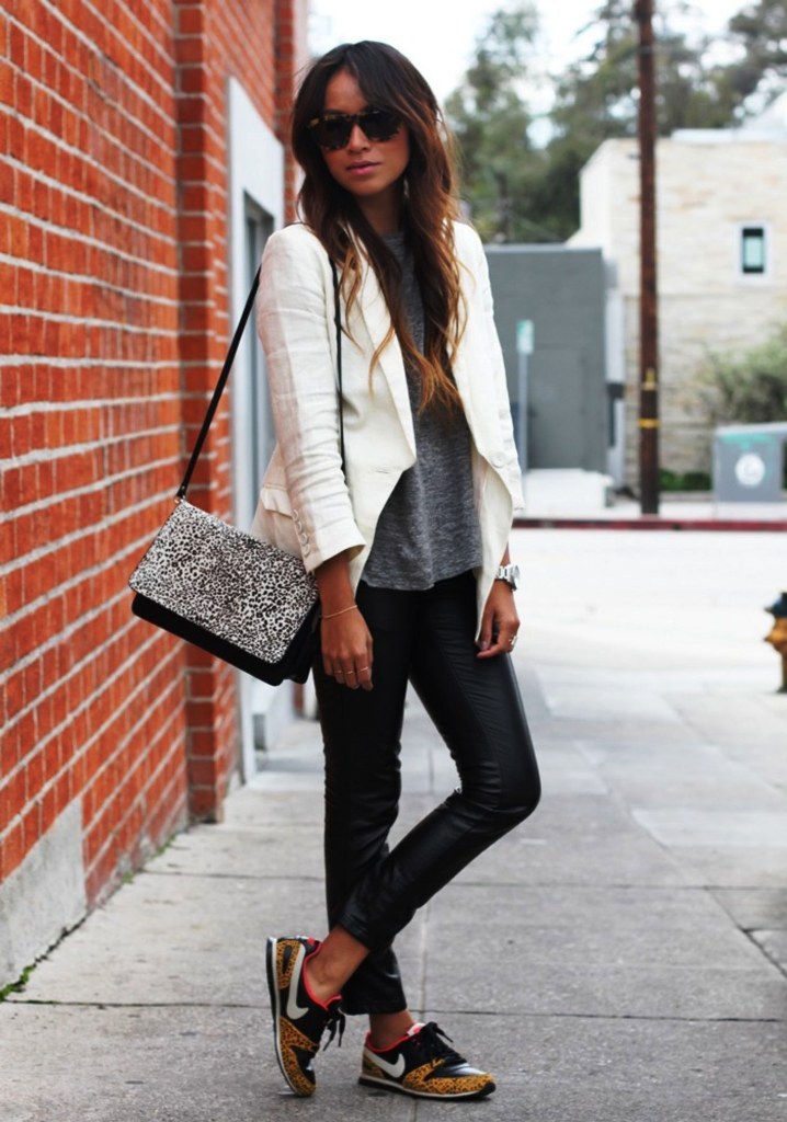 16. Leather Pants Outfit Ideas For Women