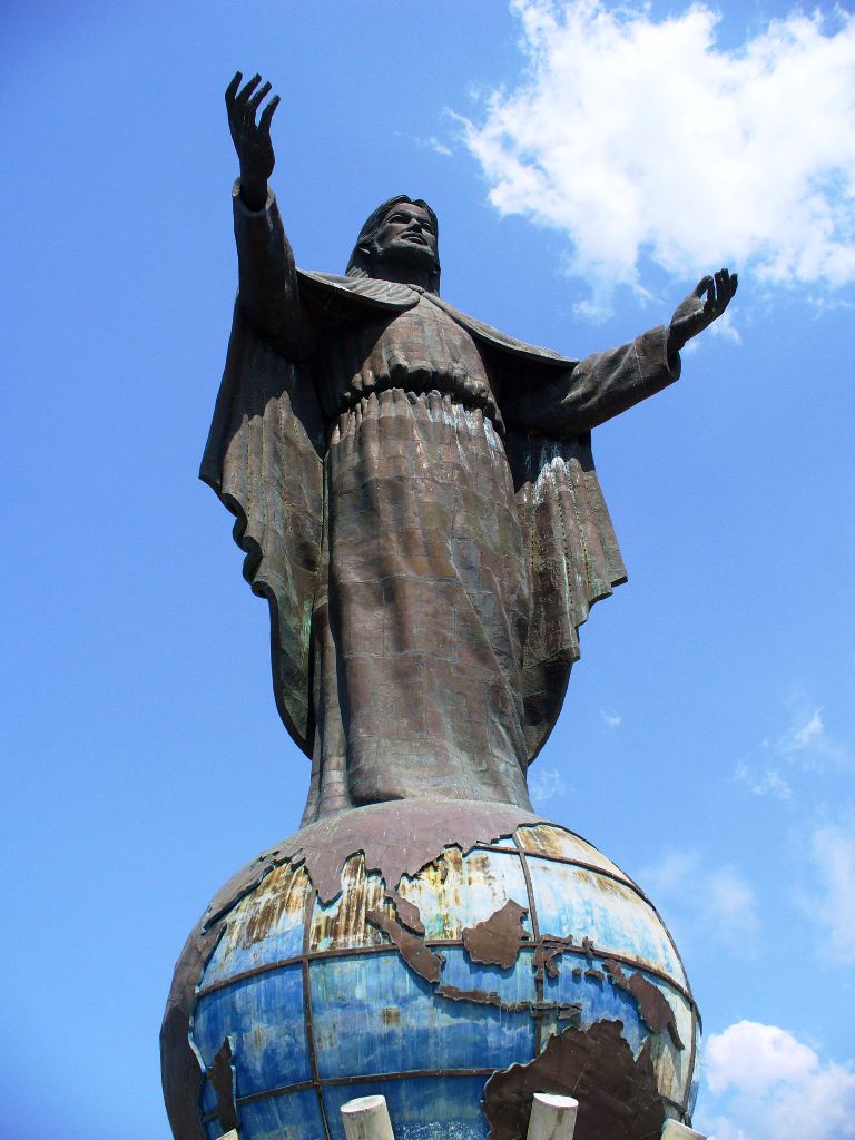 Cristo Rei Statue-Top 10 Tourist Attractions In Lisbon This Year