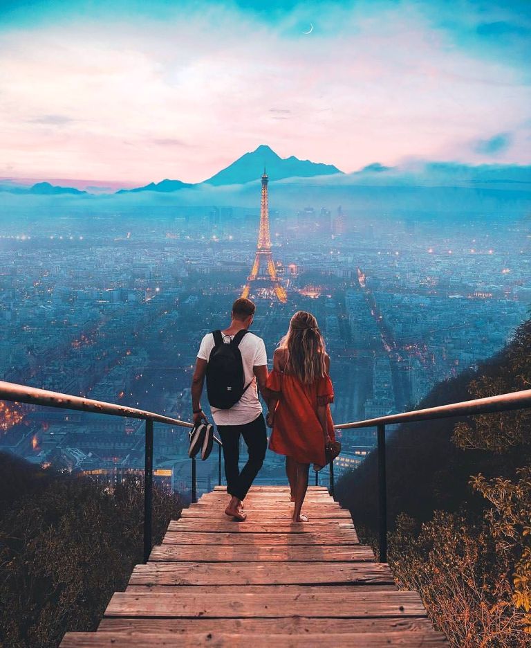 Romantic Travel In Paris