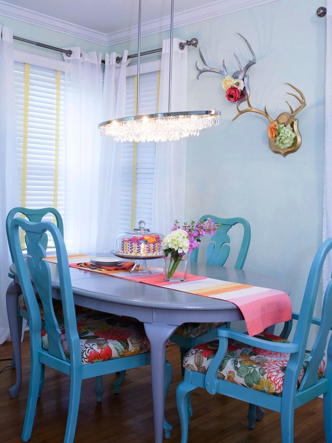 12-Colorful Dining Room