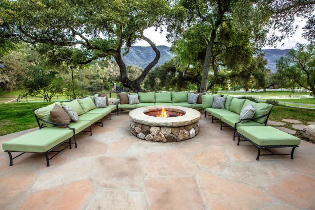 16-Outdoor Fire Pit