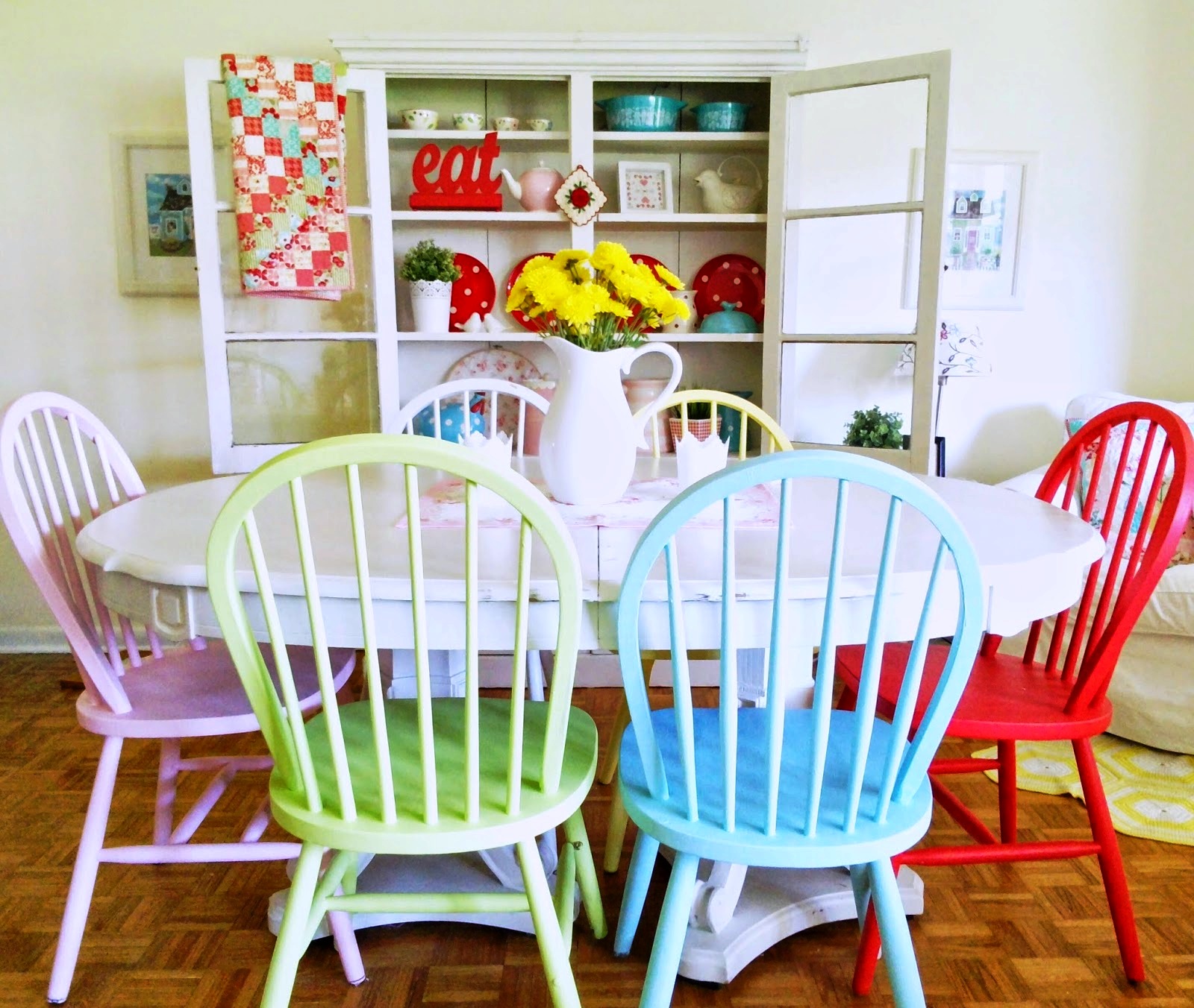 19-Colorful Dining Room