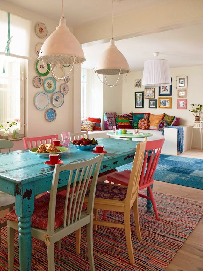21-Colorful Dining Room