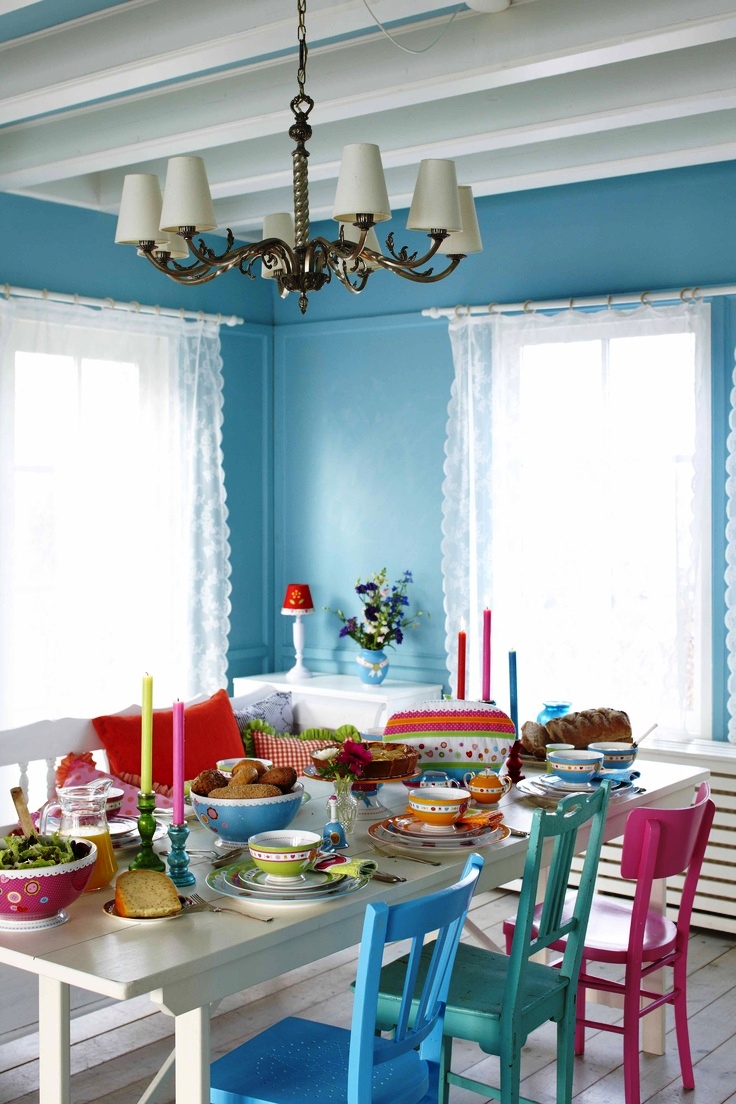 23-Colorful Dining Room