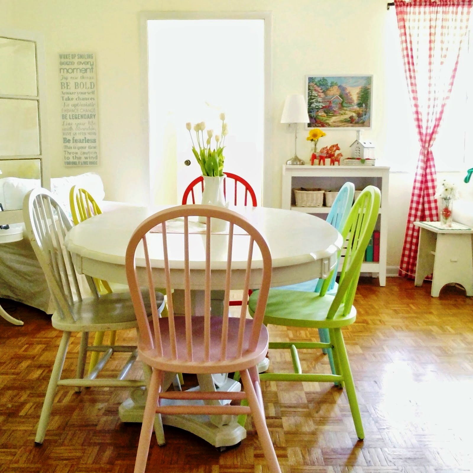 24-Colorful Dining Room