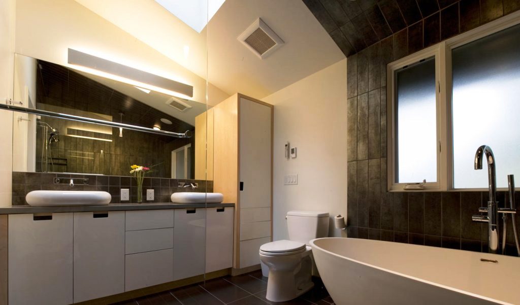 43-Transitional Bathroom Design