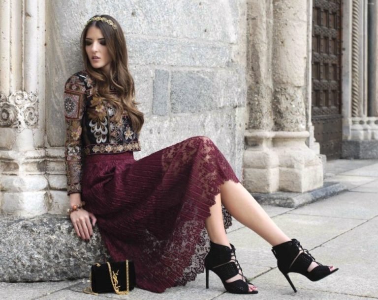 25 Women Lace Skirt Ideas To Wear And Look Stunning