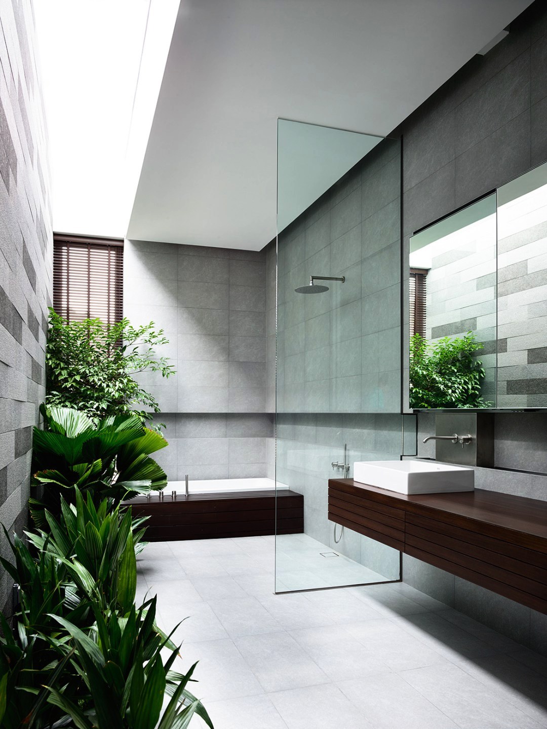 19. Amazing Tropical Bathroom Ideas