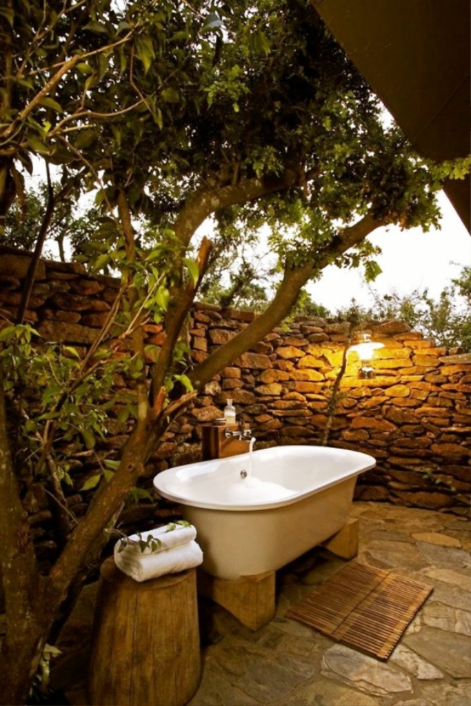 21. Amazing Tropical Bathroom Ideas