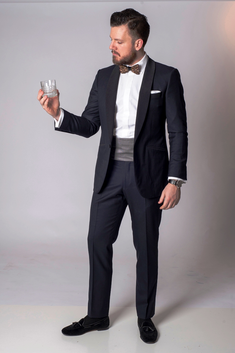 31-black suit fashion ideas for men
