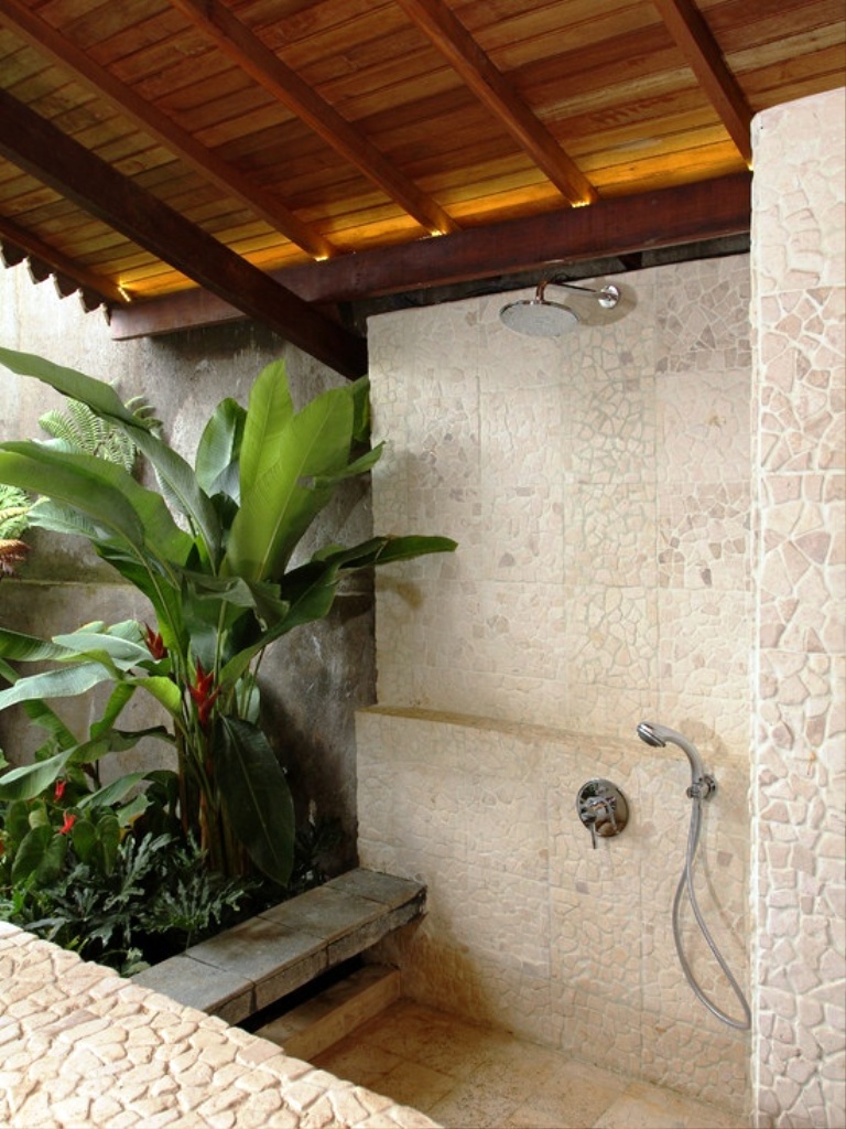 9. Amazing Tropical Bathroom Ideas