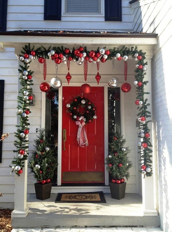 25 Amazing Christmas Front Porch Decorating Ideas - Instaloverz