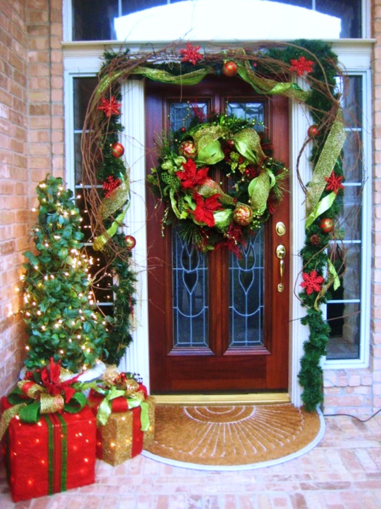 12-christmas-front-porch-decorating-ideas