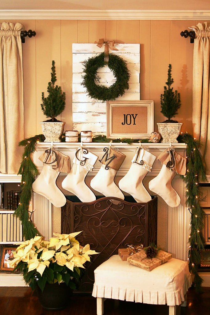 20 Awesome Christmas Fireplace Mantel Decoration Ideas - Instaloverz
