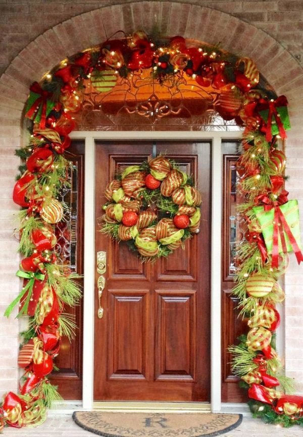 20 Christmas Front Door Decoration Ideas - Instaloverz