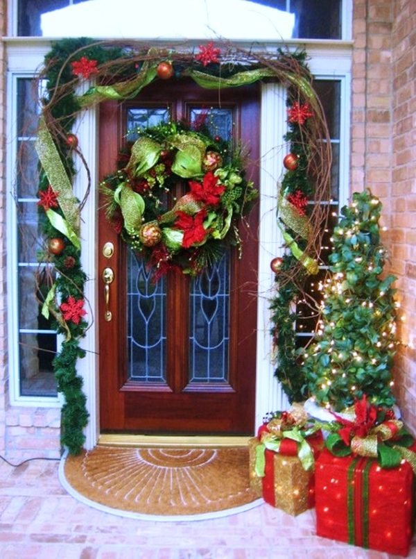 20 Christmas Front Door Decoration Ideas - Instaloverz