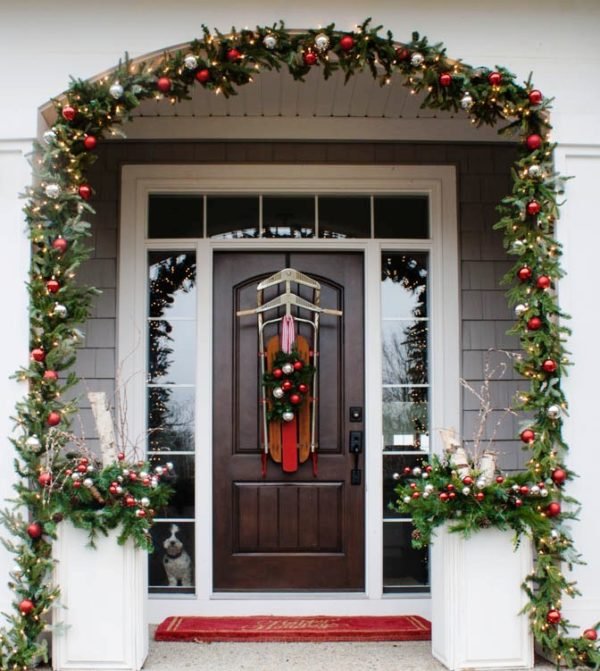 20 Christmas Front Door Decoration Ideas - Instaloverz