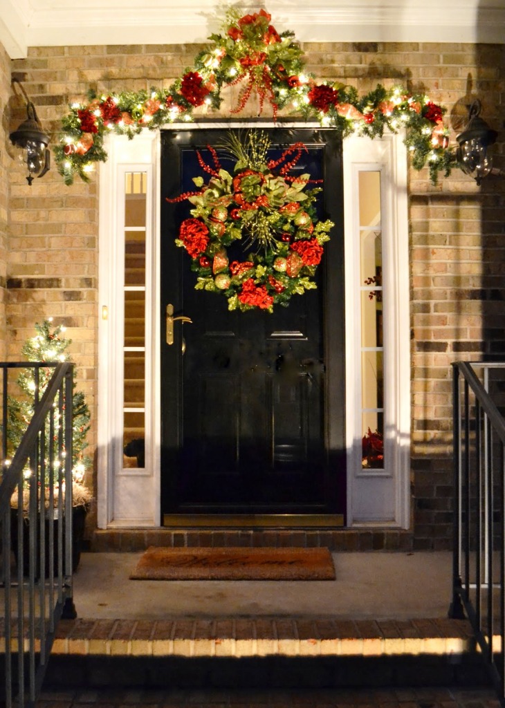 23-christmas-front-door-decoration-ideas