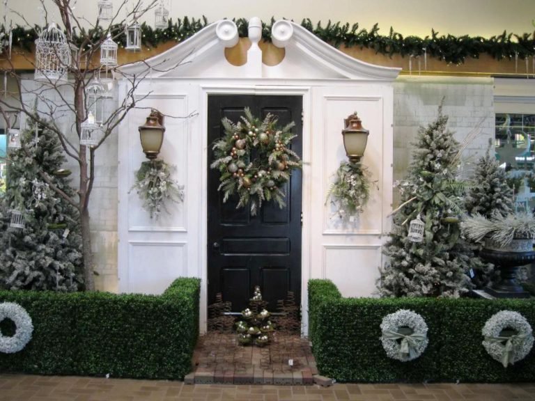 20 Christmas Front Door Decoration Ideas