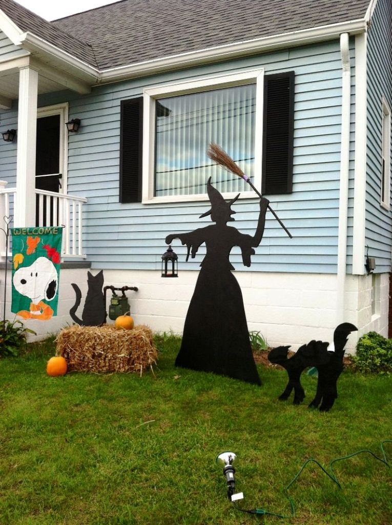 10. Halloween Outdoor Decoration Ideas