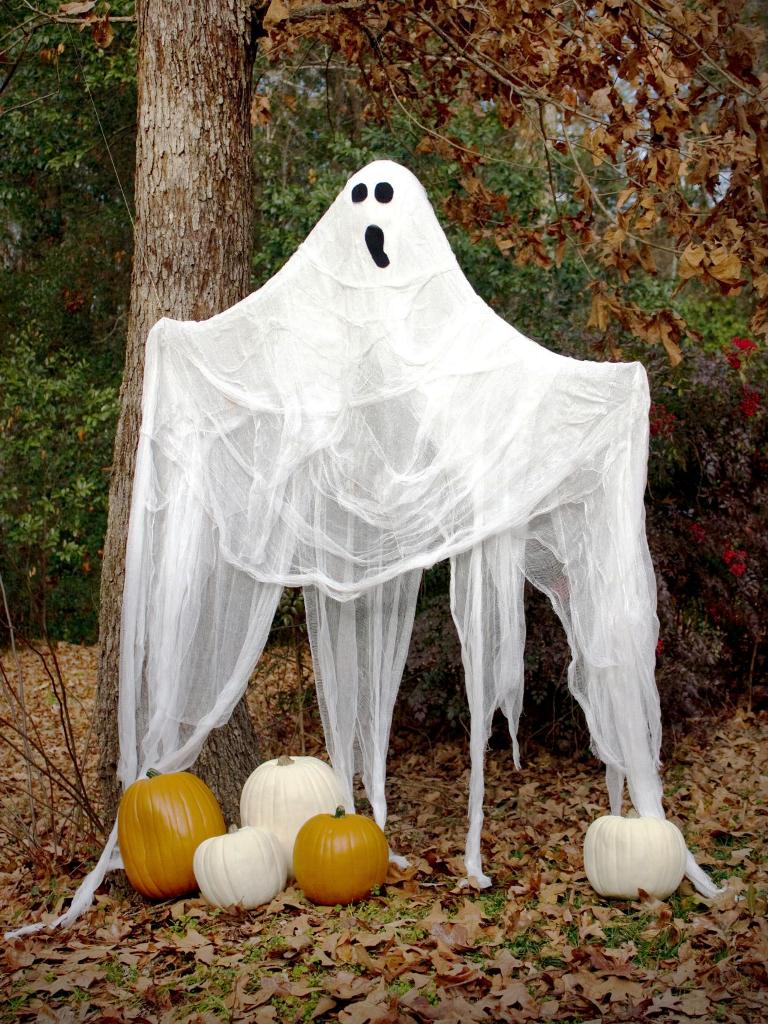 28. Halloween Outdoor Ideas