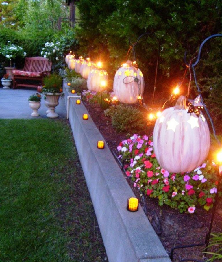 9. Halloween Outdoor Decoration Ideas