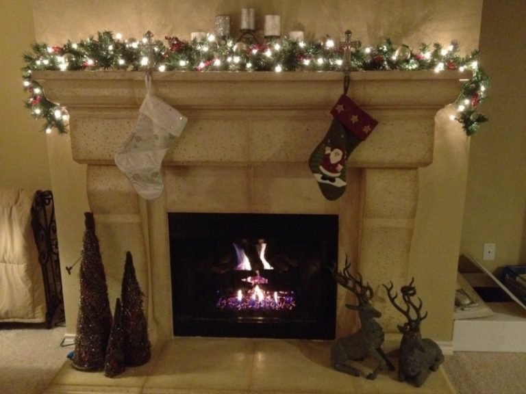 25 Stunning Christmas Fireplace Ideas To Try