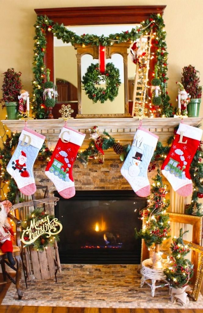 25 Stunning Christmas Fireplace Ideas To Try - Instaloverz