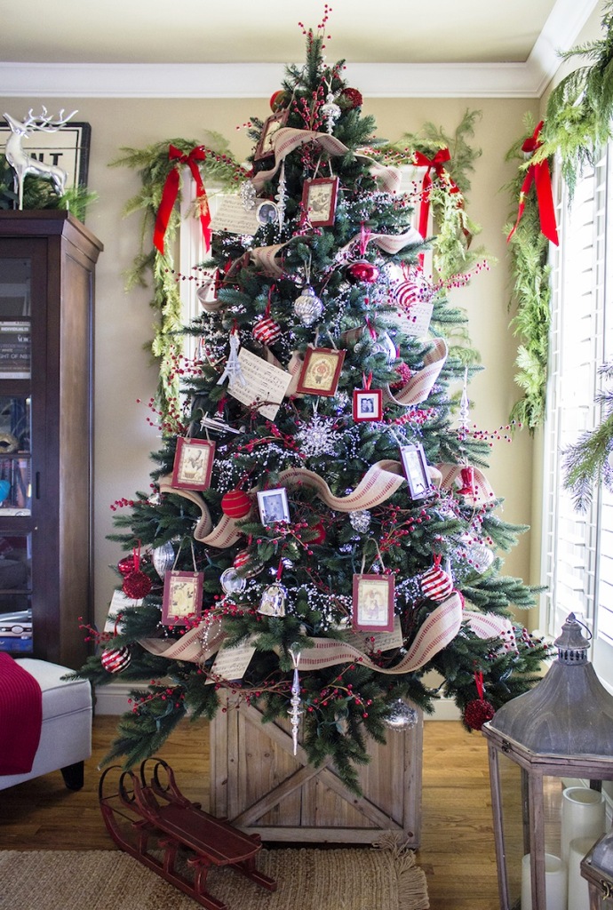 16-Christmas Tree Decor