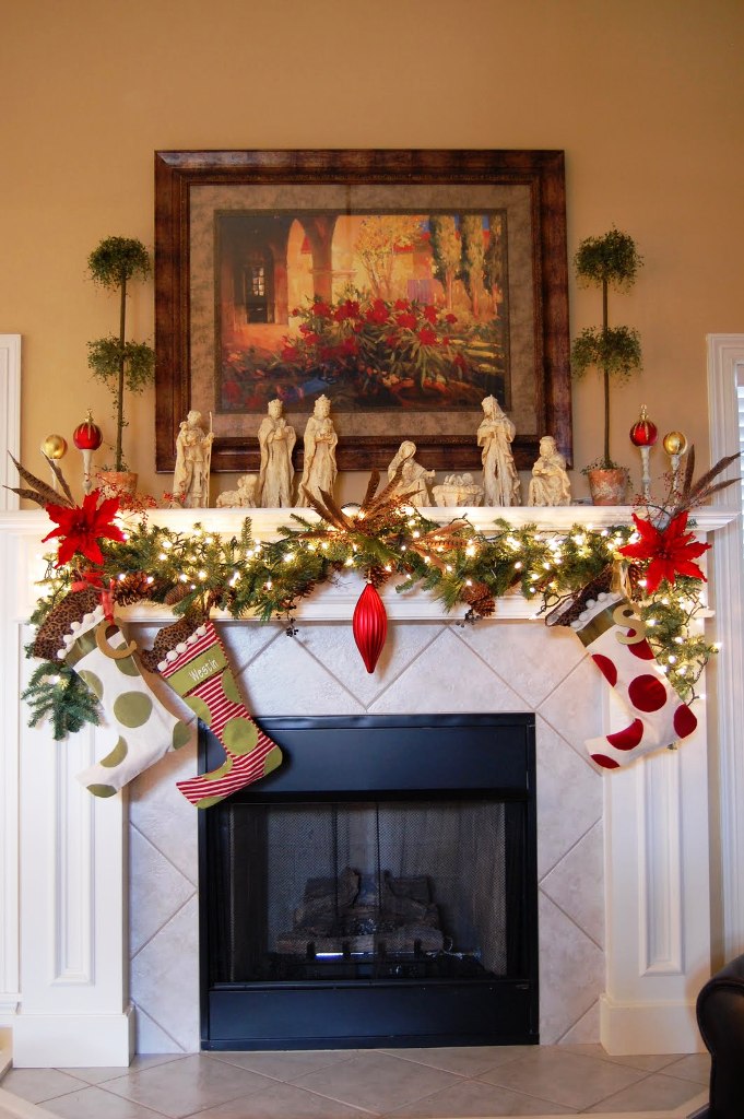 21-Christmas Fireplace Design
